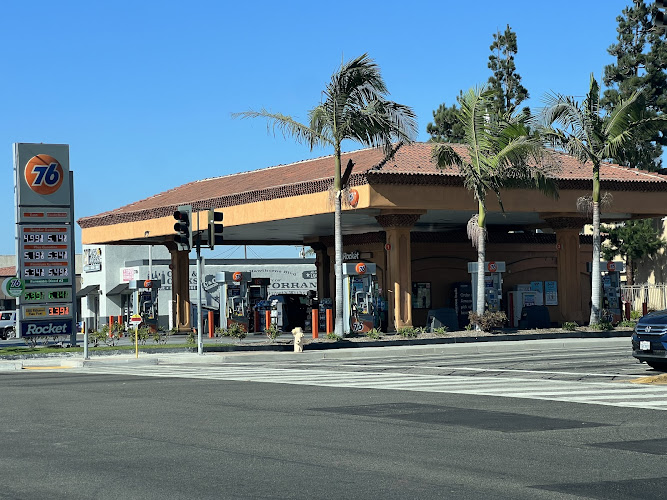 76 Hawthorne Blvd
