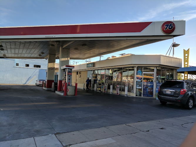76 N Victory Blvd