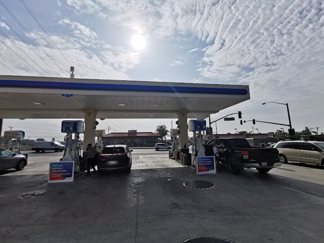 Arco Cedar Ave