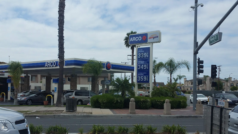 Arco Lincoln Ave