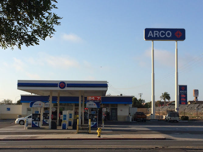 Arco Coronado Ave