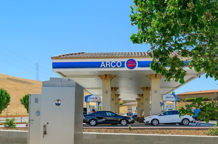 Arco W Leland Rd