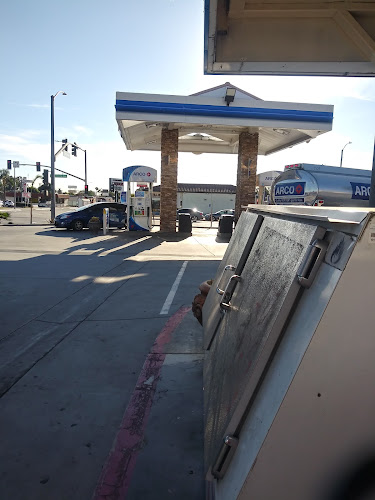 Arco N Barranca Ave