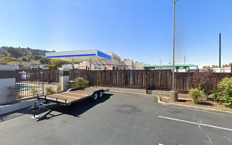 Chevron El Camino Real