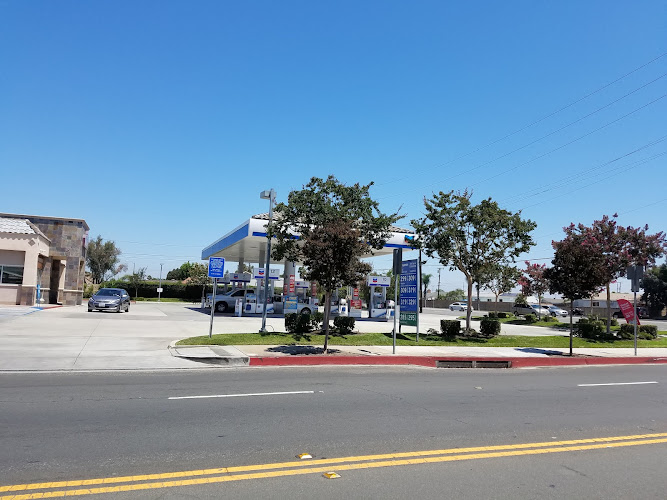 Chevron W Cerritos Ave