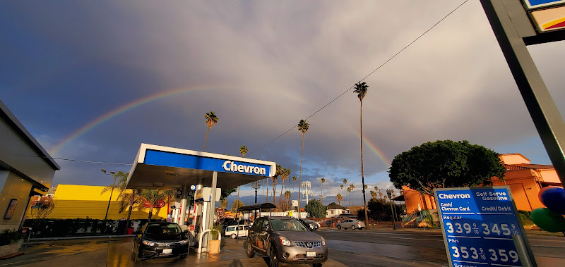 Chevron N Avenue 52