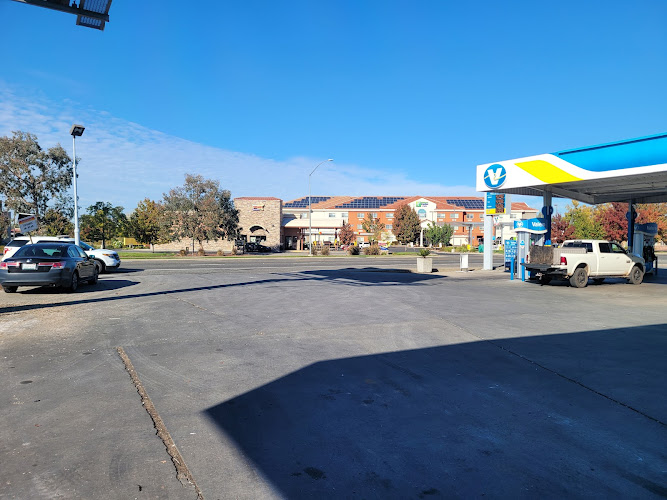 Chevron Oro Dam Blvd E
