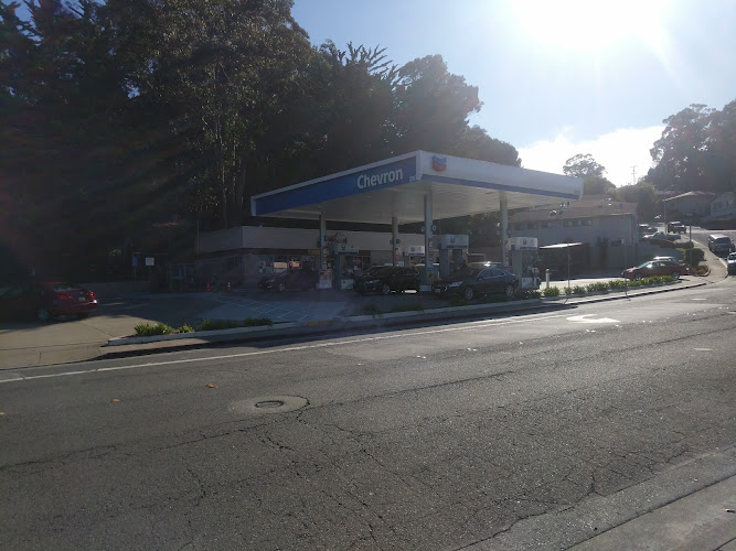 Chevron Rollingwood Dr