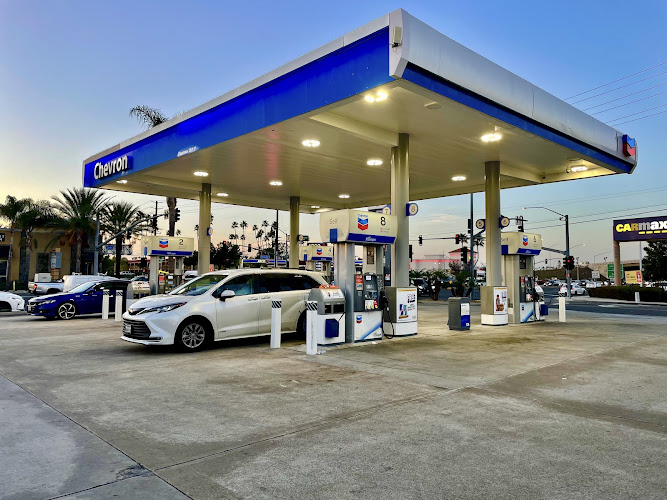 Chevron Harbor Blvd