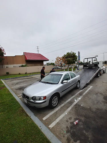 Chevron N Vincent Ave