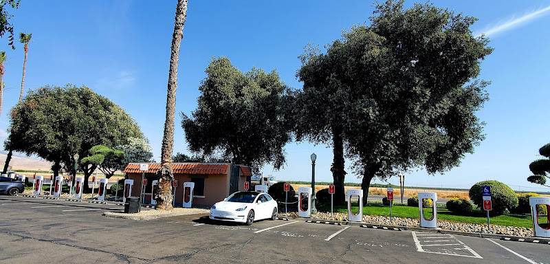 Harris Ranch Country Store W Dorris Ave