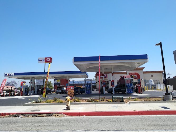 Mobil S Hacienda Blvd