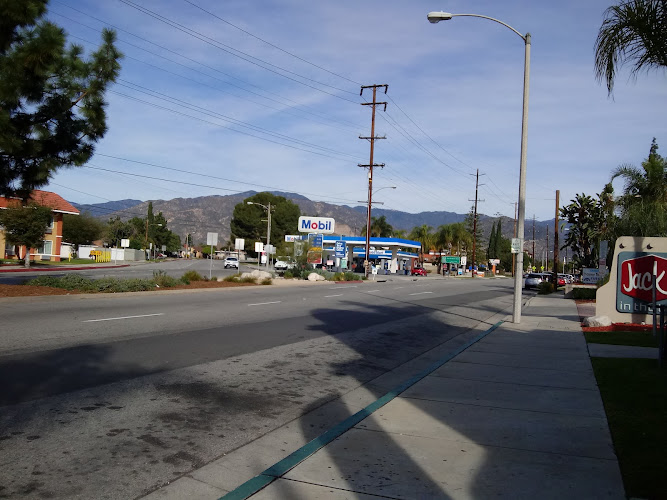 Mobil N Azusa Ave