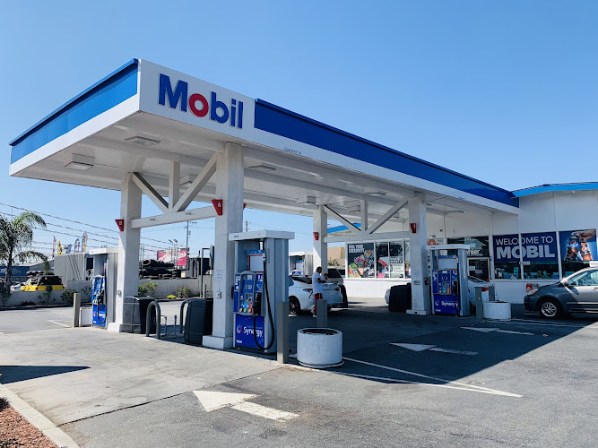 Mobil N Main St