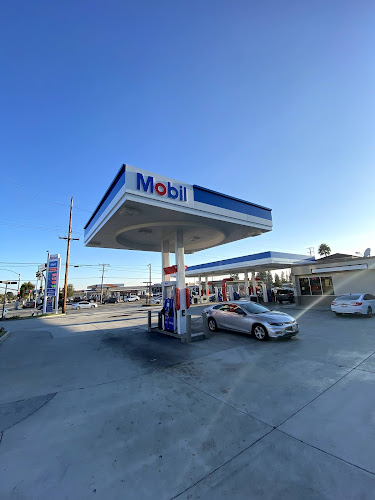 Mobil Imperial Hwy.