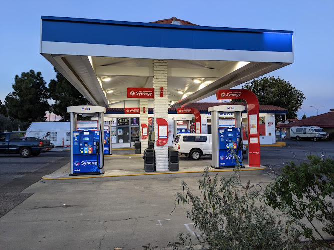 Mobil El Camino Real