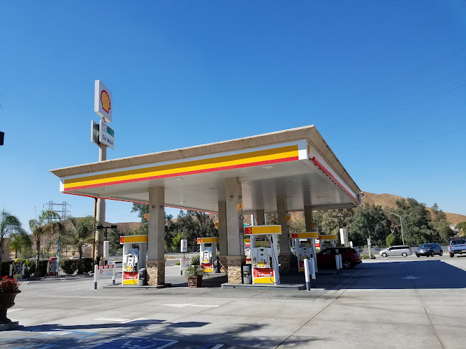 Shell S Iowa Ave