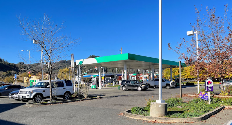 Sinclair S Cloverdale Blvd