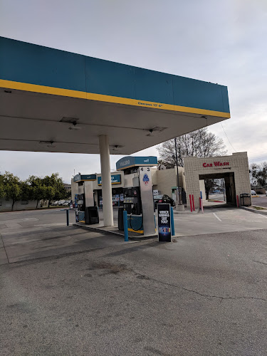 Valero E Yosemite Ave